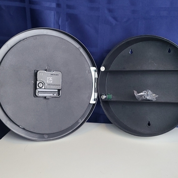 COPY-Wall Clock + Hidden Safe - Picture 2 of 7